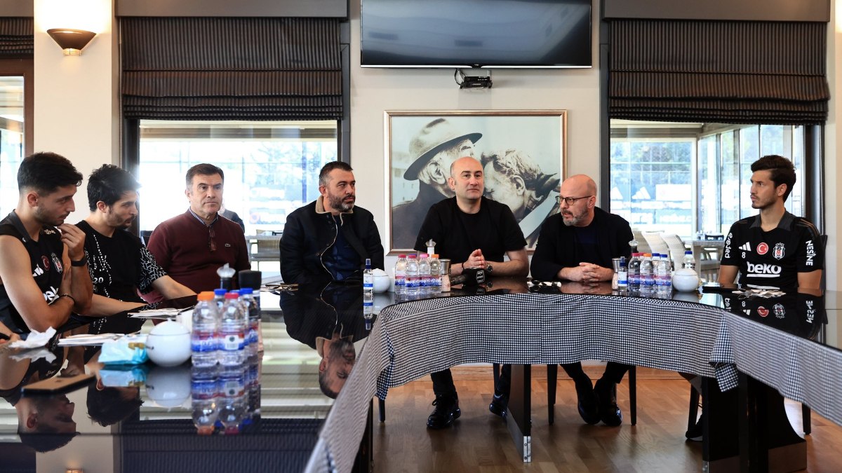 Beşiktaş’ın yeni başkanı Hüseyin Yücel, takımla bir araya geldi