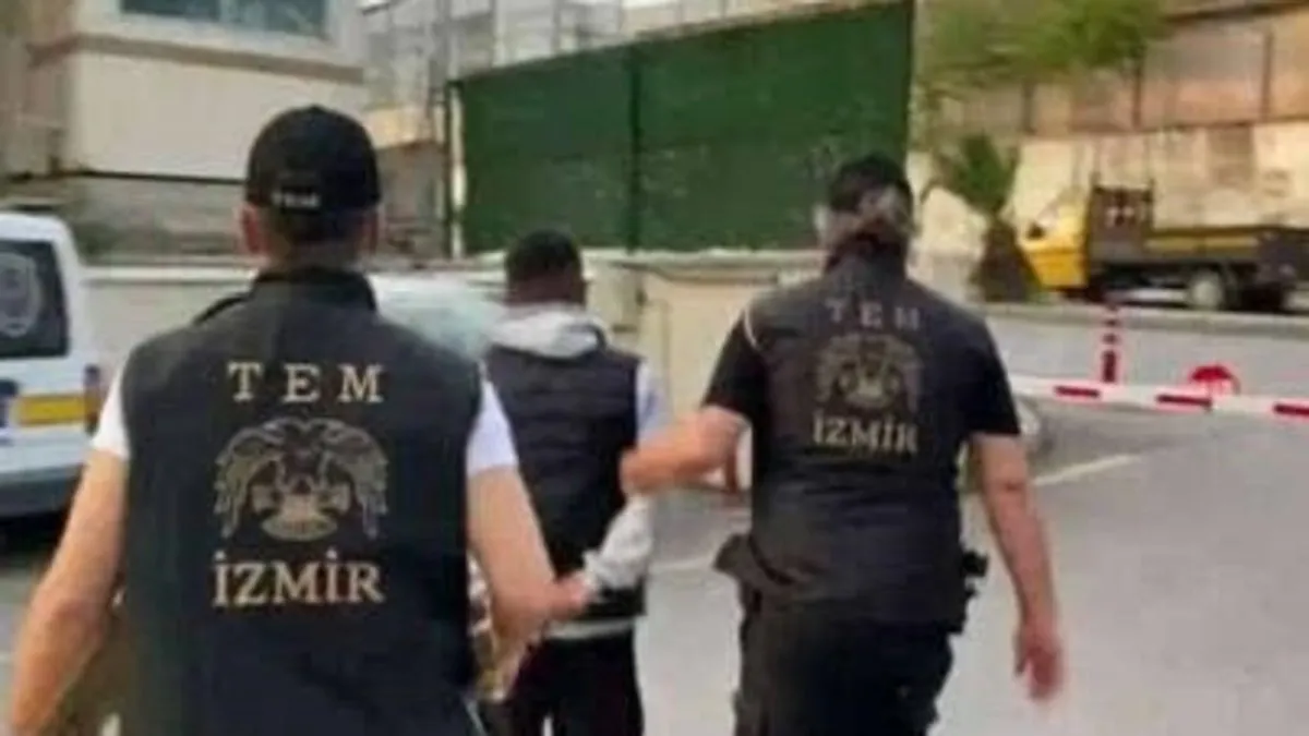 İzmir merkezli FETÖ operasyonu: 15 gözaltı