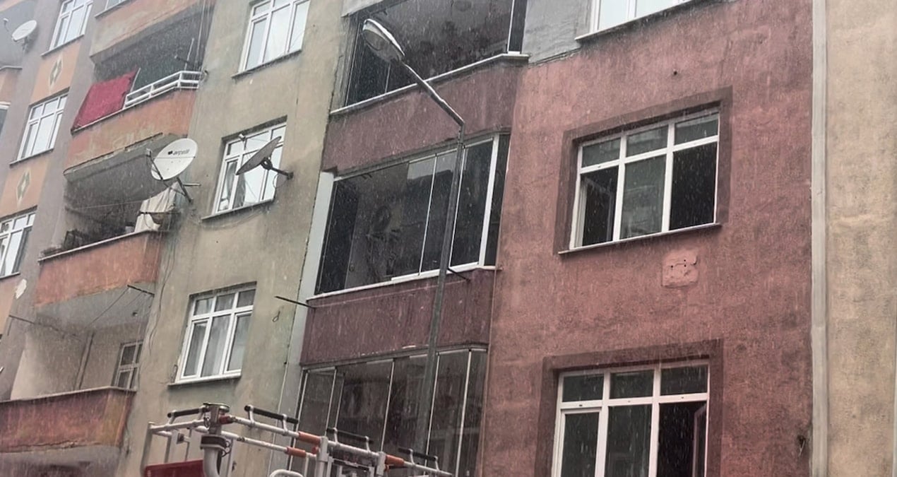 İstanbul’da 5 katlı binada yangın paniği: Ekipler seferber oldu
