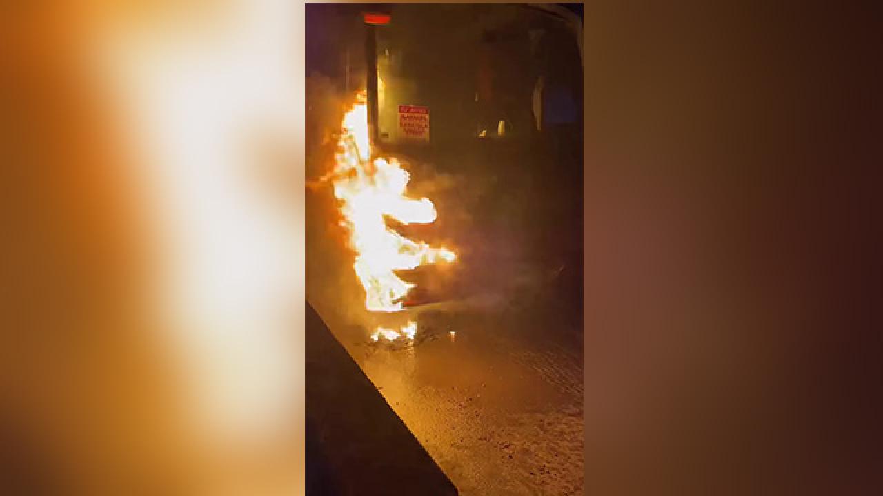 Hatay’da yolcu otobüsü alev alev yandı