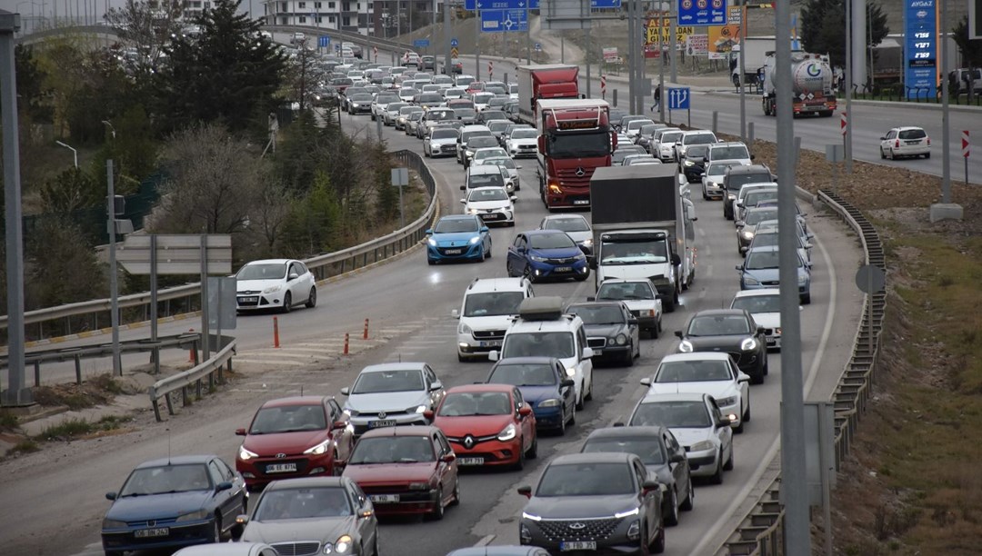 Kırıkkale ve Düzce’de bayram dönüşü trafiği