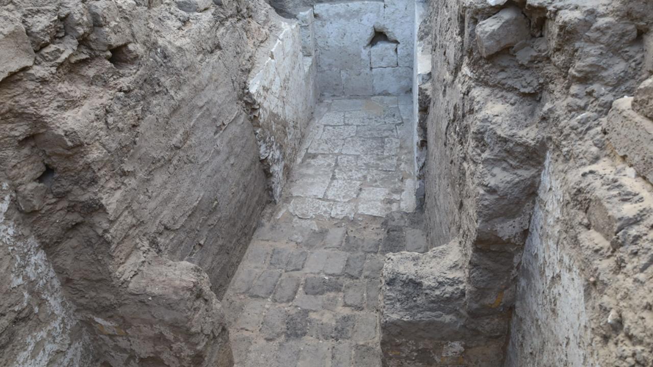 Mısır’ın kumları altında 3 bin 600 yıllık gizemli savaşçı kral mezarlığı bulundu